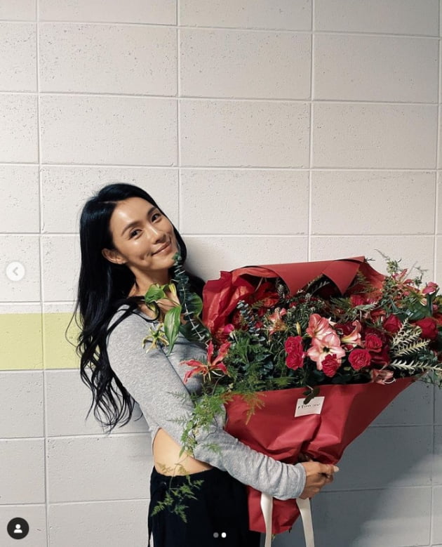 '발리댁' 가희, 꽃다발 선물은 행복해...선예 "무엇이 꽃인지"[TEN★]