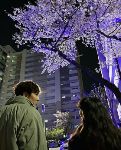 이광수, 둘이서 벗꽃 놀이중...♥이선빈이 아니네[TEN★]