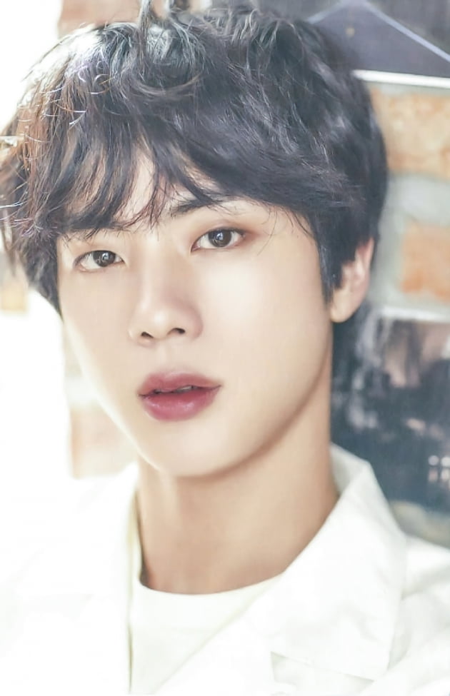 방탄소년단 진, ‘슈퍼 참치‘노래 제목대로 여전히 고공행진