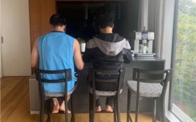 최수종♥하희라 아들, 24살에 어깨가 태평양…"아빠보다 크고 힘도 세" [TEN★]
