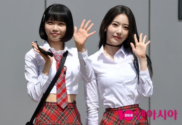 [TEN 포토] 김채원-미야와키 사쿠라 '오랜만에 인사드려요'