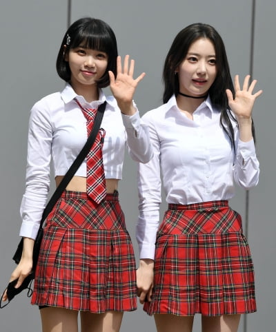[TEN 포토] 김채원-미야와키 사쿠라 '점점 더 이뻐지네'