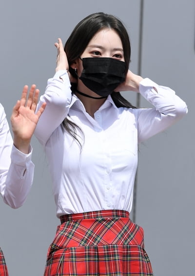 [TEN 포토] 미야와키 사쿠라 '화사함과 섹시의 공존'
