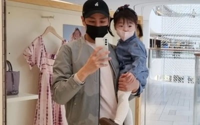 윤남기♥이다은 딸, 이젠 엄마보다 아빠 껌딱지? 떨어질 줄 모르는 "남리" 부녀 [TEN★]