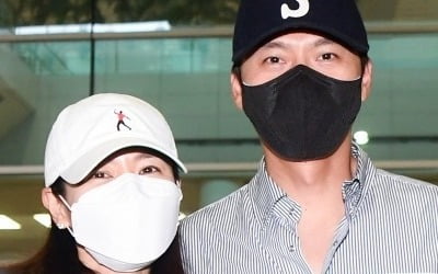 [TEN 포토] 현빈-손예진 부부 '꿀 떨어지는 눈빛'