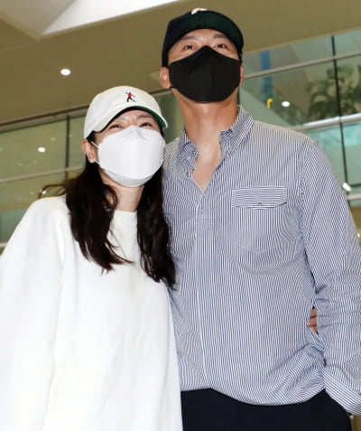 [TEN 포토] 현빈-손예진 부부 '웃음이 떠나질 않아'