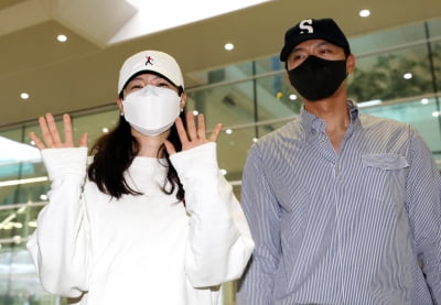 [TEN 포토] 현빈-손예진 부부 '다정하게 인사드려요'