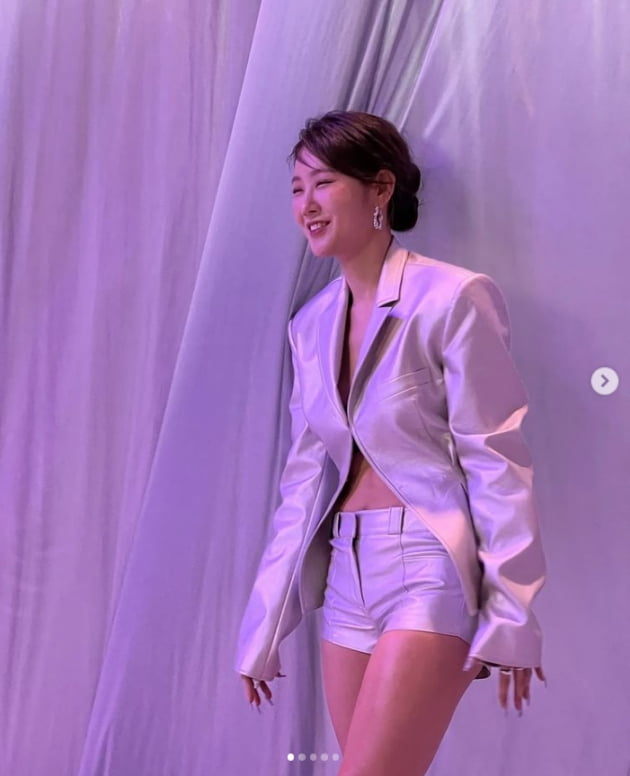 소유, 써머퀸의 美친 몸매...자켓만 달랑 걸치고[TEN★]