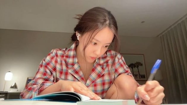 효민, 돌연 호주로 떠나더니…영어 공부 대신 맛집 리스트 작성[TEN★]