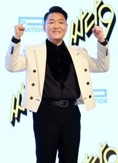 [TEN 포토] 싸이 '22년차 댄스가수 파이팅!'