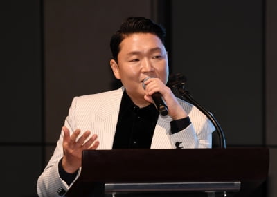 [TEN 포토] 싸이 '싸다9 청음회 설명중'