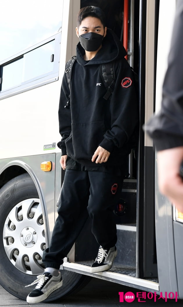 [TEN 포토] 온앤오프 승준 '육군 이병 출근중 '