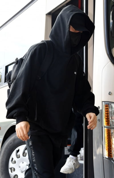 [TEN 포토] 장기용 '꼭꼭 숨어라'