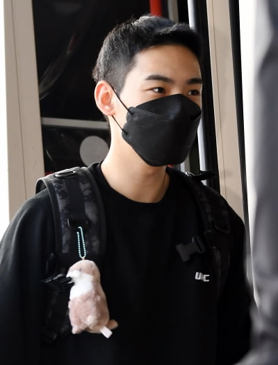 [TEN 포토] 온앤오프 효진 '일병의 짧은머리'