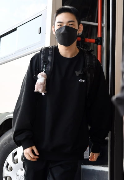 [TEN 포토] 온앤오프 효진 '심쿵 눈맞춤'