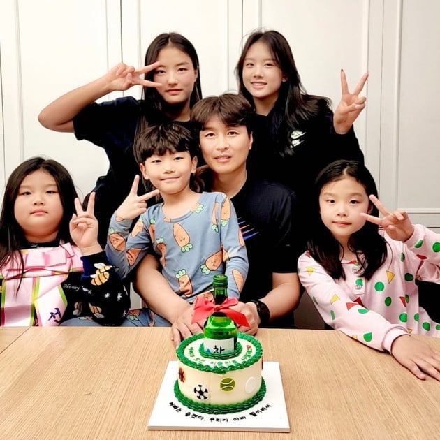 "거리 둬서 속상했는데"…이동국, 오둥이 낳길 잘했네 '소주 케이크+손편지' [TEN★]