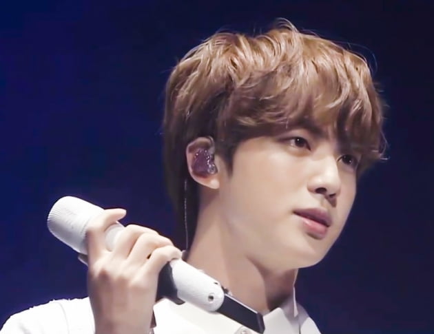 방탄소년단 진 'Moon', 스포티파이 1억 3200만 스트리밍 돌파…강력 음원 파워