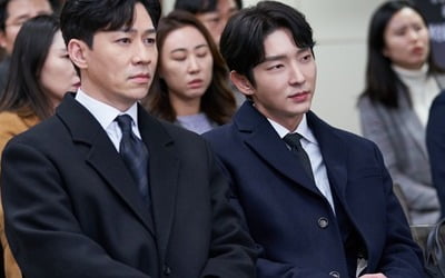 이준기, 또 일낸다…재판장서 의미심장 미소 포착 ('어겐마')