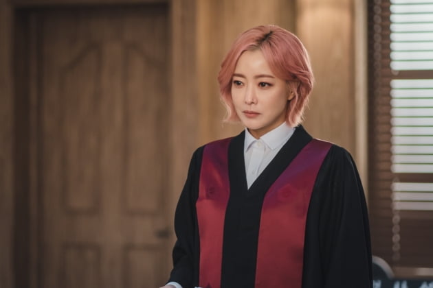 김희선, 재판 법정에 직접 출두…분노 서린 표정('내일')