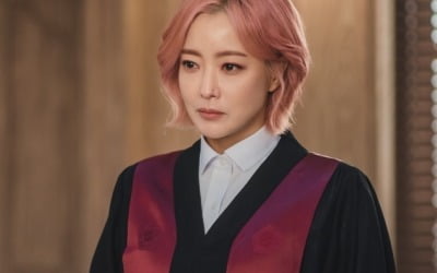 김희선, 재판 법정에 직접 출두…분노 서린 표정('내일')