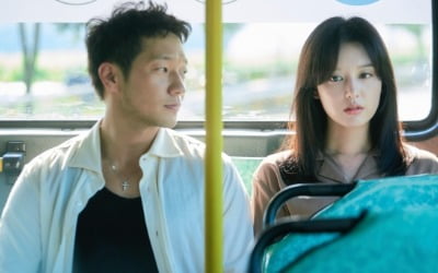 김지원X손석구, 소파 위 눈맞춤…부쩍 가까워진 거리('나의 해방일지')