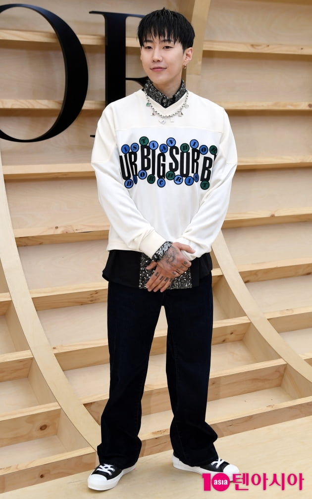 [TEN 포토] 박재범 '이화여대 왔어요'