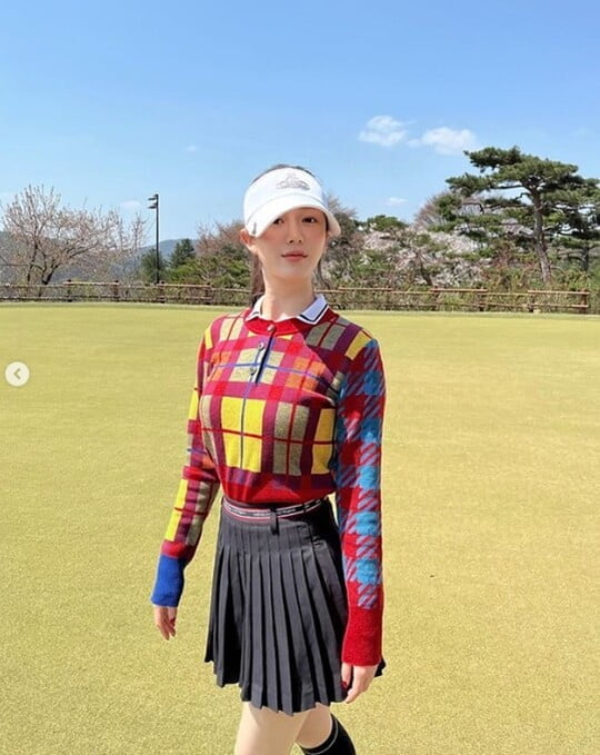 이다인, ♥이승기랑 골프장 데이트 갔나…필드 사로잡는 화사한 미모 [TEN★]