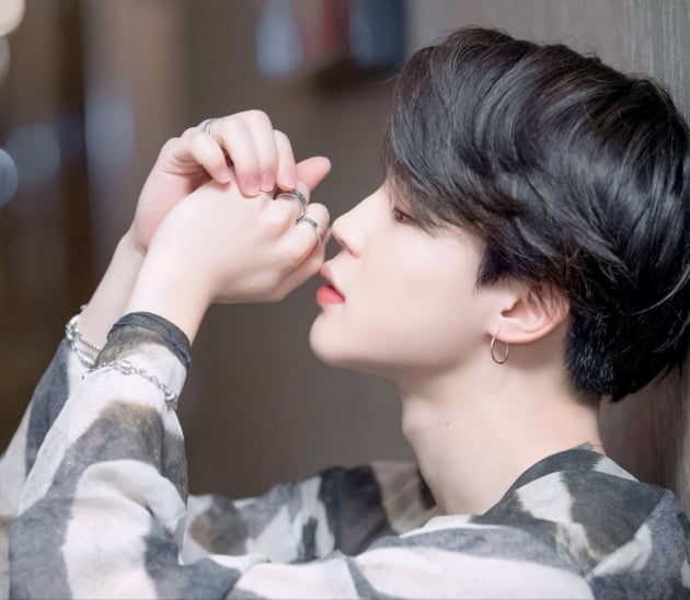 방탄소년단 지민 'With You' 스포티파이 글로벌 주간 차트 1위...최다 스트리밍 데뷔