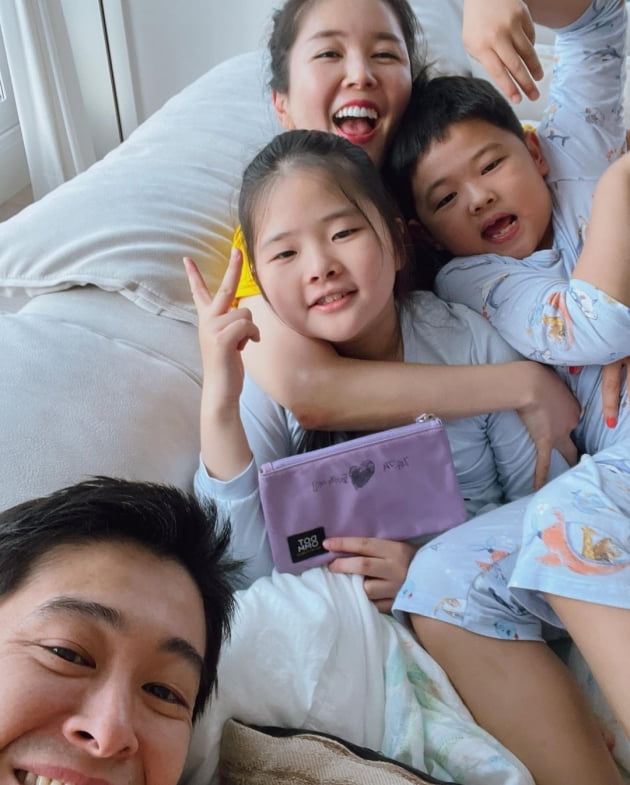 "내가 사는 이유"…'한의사♥' 장영란, 속시원한 뷰의 고층아파트서 가족끼리 '옹기종기' [TEN★]