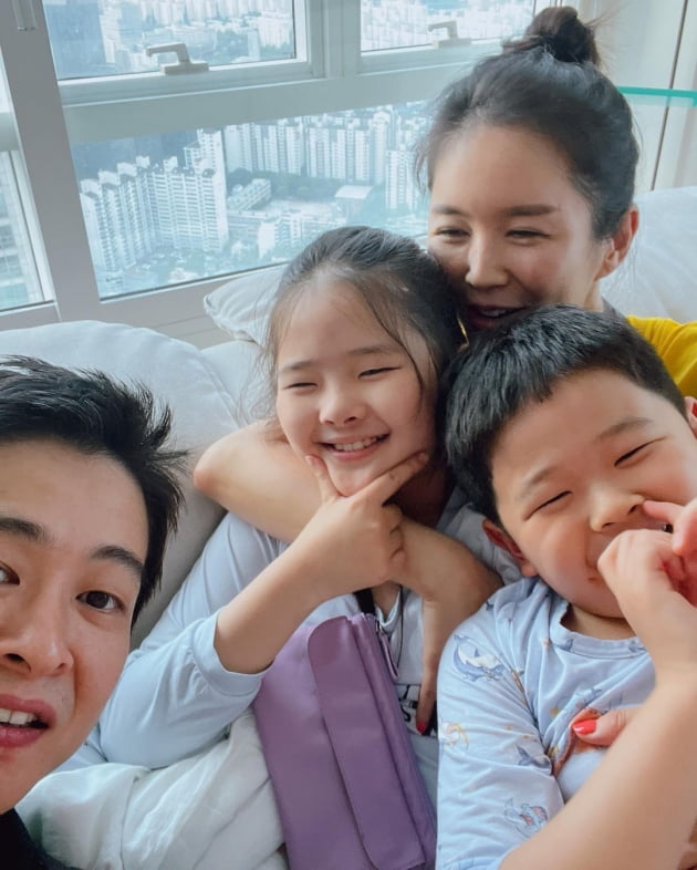 "내가 사는 이유"…'한의사♥' 장영란, 속시원한 뷰의 고층아파트서 가족끼리 '옹기종기' [TEN★]
