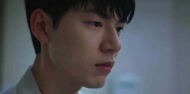10대 임신'이 낭만? 가시밭 현실을 꽃밭처럼 꾸미는 '미디어'[TEN스타필드]