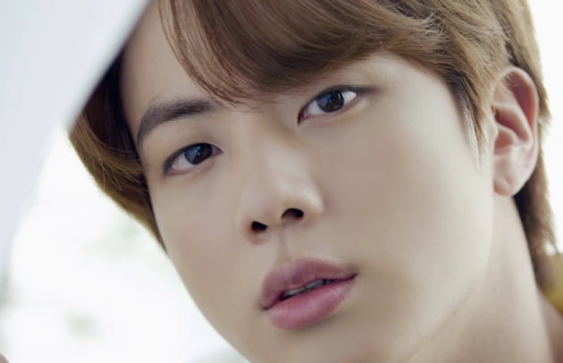 방탄소년단 진, 케이돌 ‘또’ 휩쓸었다.. 일간, 월간 1위 등극