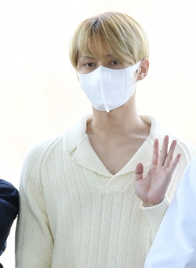 [TEN 포토] 세븐틴 준 '빠져드는 눈빛'