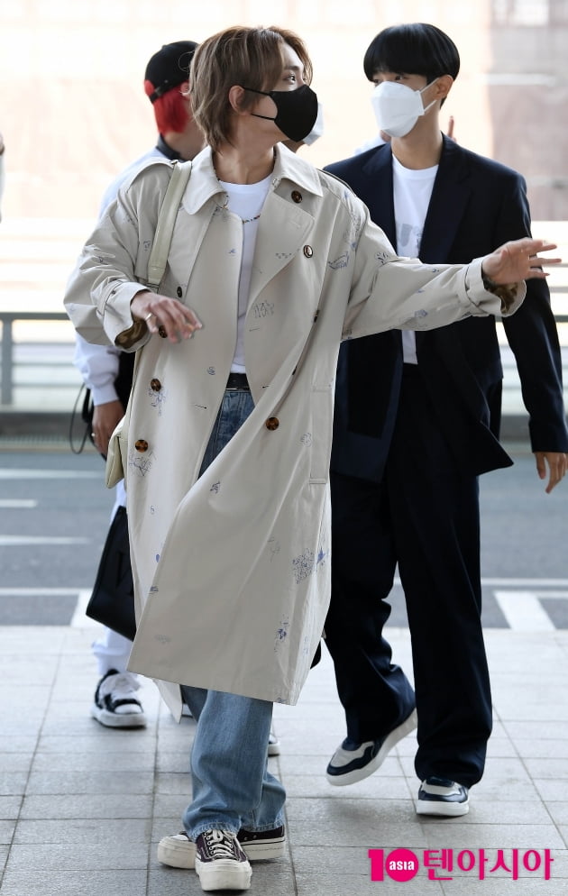 [TEN 포토] 세븐틴 조슈아 '뒤돌아보면 심쿵'