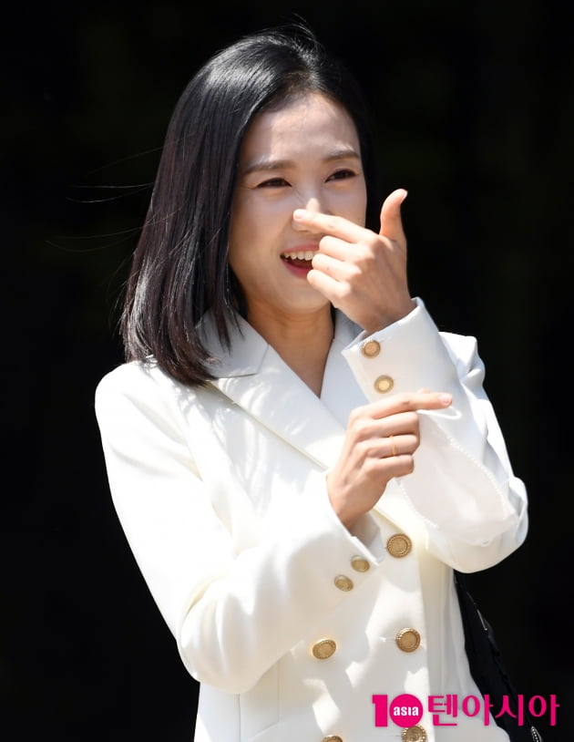 [TEN 포토] 박지연 '수줍은 하트'