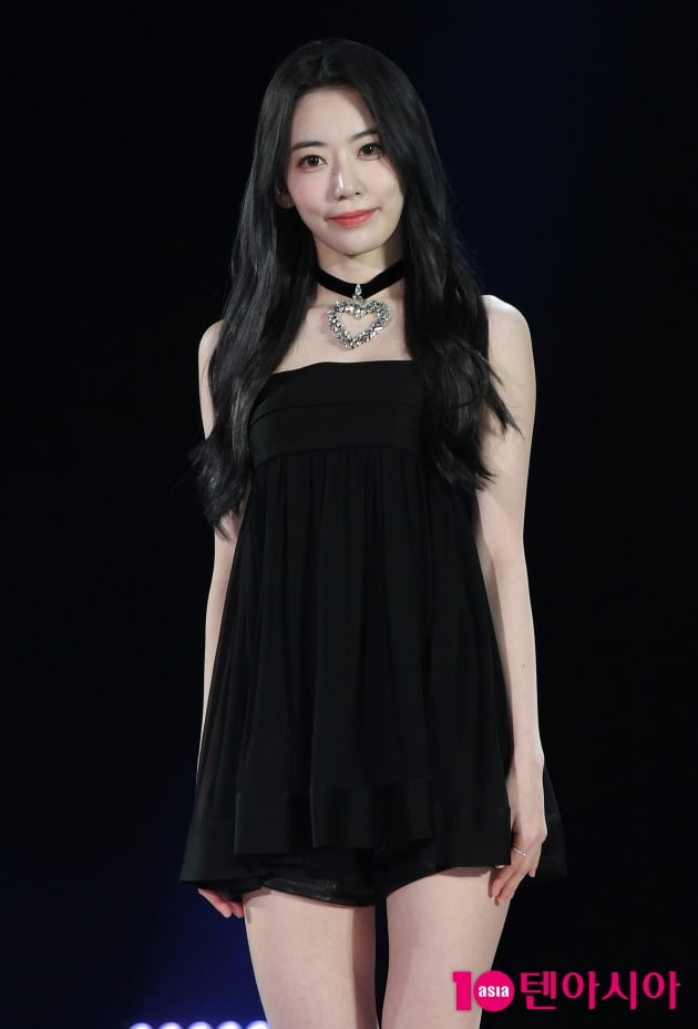 [TEN 포토] 르세라핌 사쿠라 '데뷔 무대만 세번째'