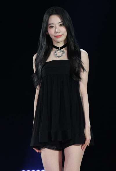 [TEN 포토] 르세라핌 사쿠라 '데뷔 무대만 세번째'