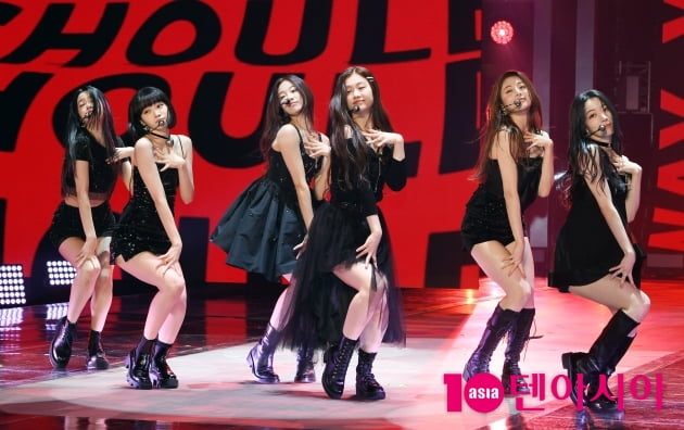 [TEN 포토] 르세라핌 '섹시한 손짓'