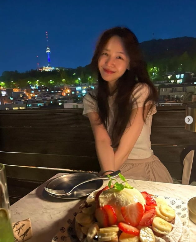 방민아, 어둠을 밝히는 미소...눈빛으로 말해요[TEN★]