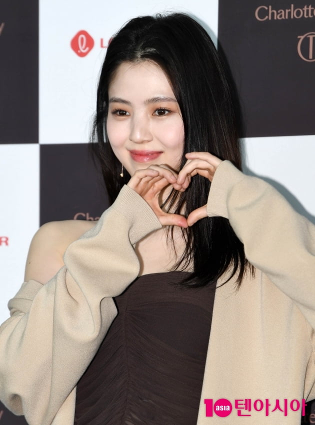 [TEN 포토] 한소희 '치명적인 하트'