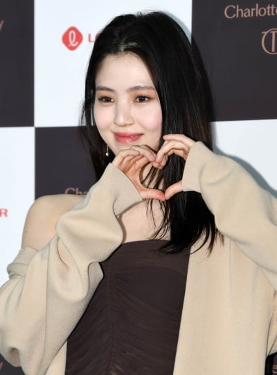 [TEN 포토] 한소희 '치명적인 하트'