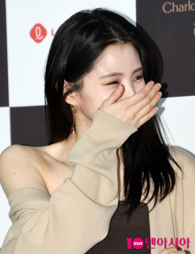 [TEN 포토] 한소희 '빵 터져도 이쁨 한가득'
