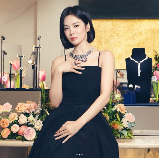 송혜교, 보석마저 기죽이는 미모...우아한 똑단발[TEN★]