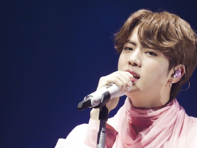 방탄소년단 진 자작곡 문(Moon), 아이튠즈 111개국 1위.. 끝없는 인기 플렉스