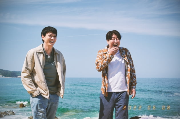 영화 '브로커' 비하인드 스틸 /사진제공=CJ ENM