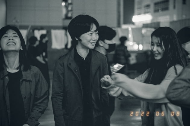 영화 '브로커' 비하인드 스틸 /사진제공=CJ ENM