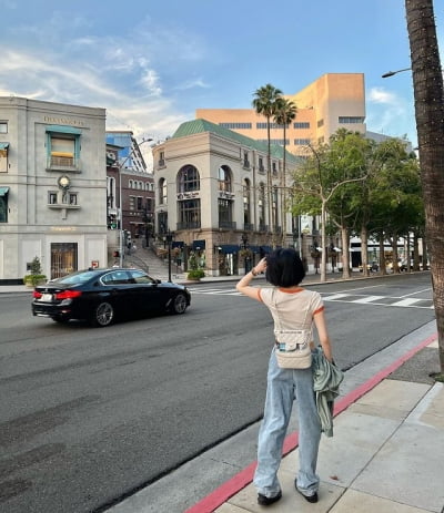 '견미리 딸' 이유비, 크롭티+명품 C사 가방 메고…美 부촌 베벌리 힐스 산책[TEN★]