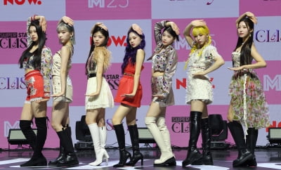 [TEN 포토] 클라씨 '떨리는 데뷔 쇼케이스'