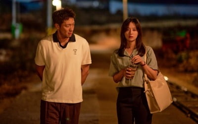 김지원♥손석구, 마중이 익숙해진 두 사람…로맨틱 밤 산책('나의 해방일지')