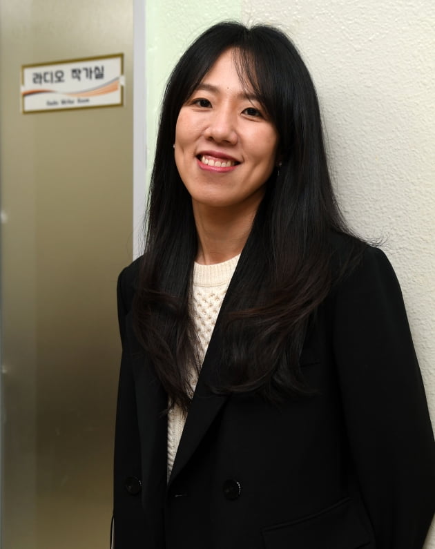 "임영웅이 '박명수화' 될까요?"…웃기면 끝, '라디오쇼' 허향아 작가 [TEN스타필드]